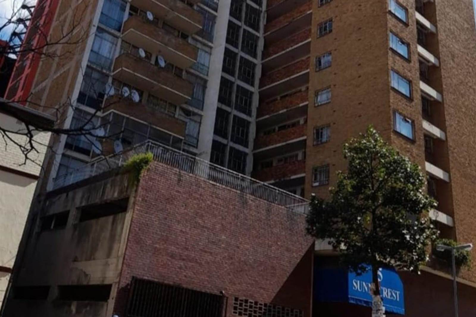 2 Bed Apartment in Hillbrow photo number 12