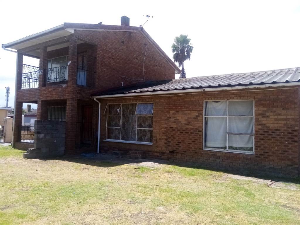 6 Bed House in Kraaifontein Central photo number 2