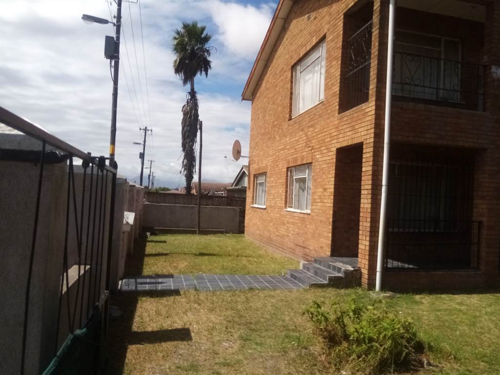 6 Bed House in Kraaifontein Central photo number 6