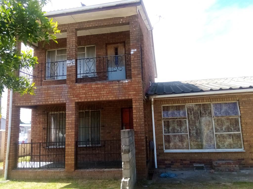 6 Bed House in Kraaifontein Central photo number 3