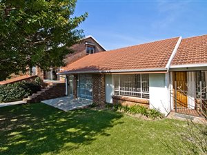 5 Bed House in Hurlingham Manor