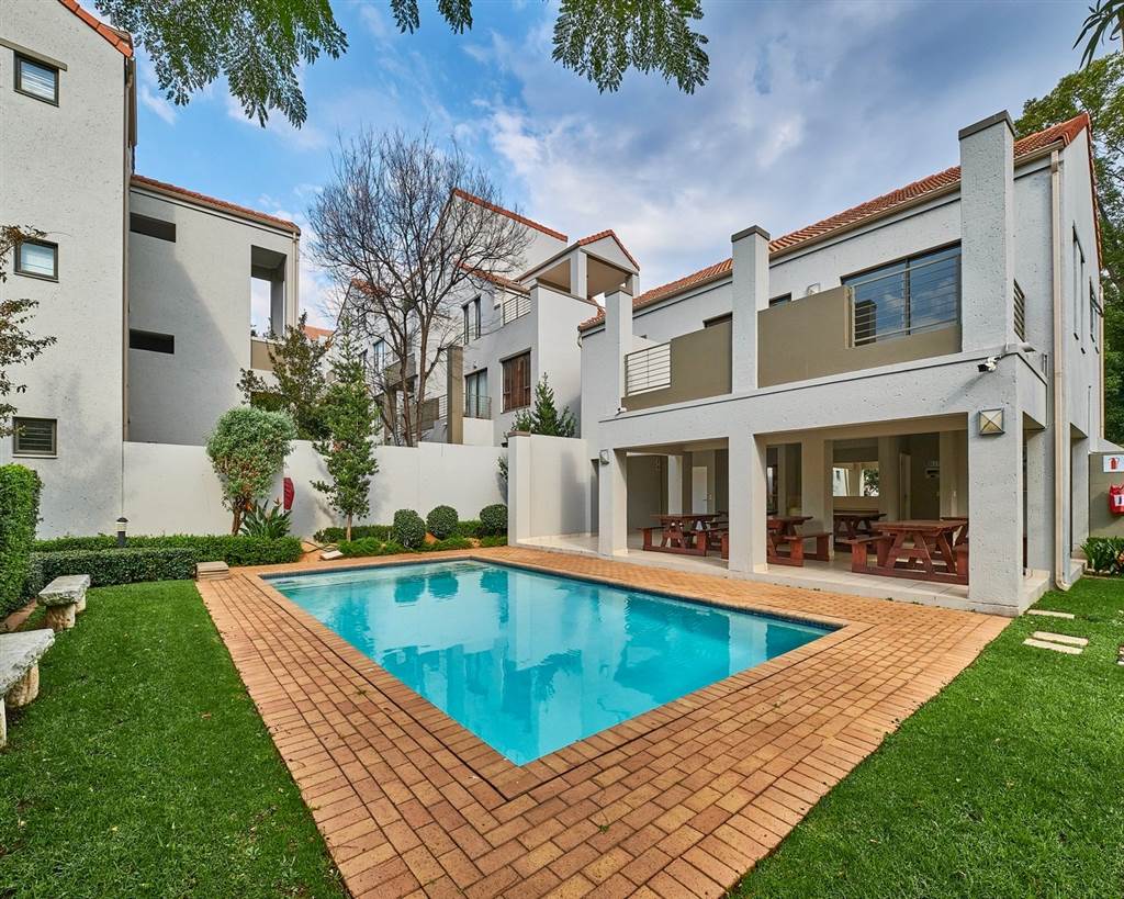 1 Bed Apartment in Bryanston photo number 9