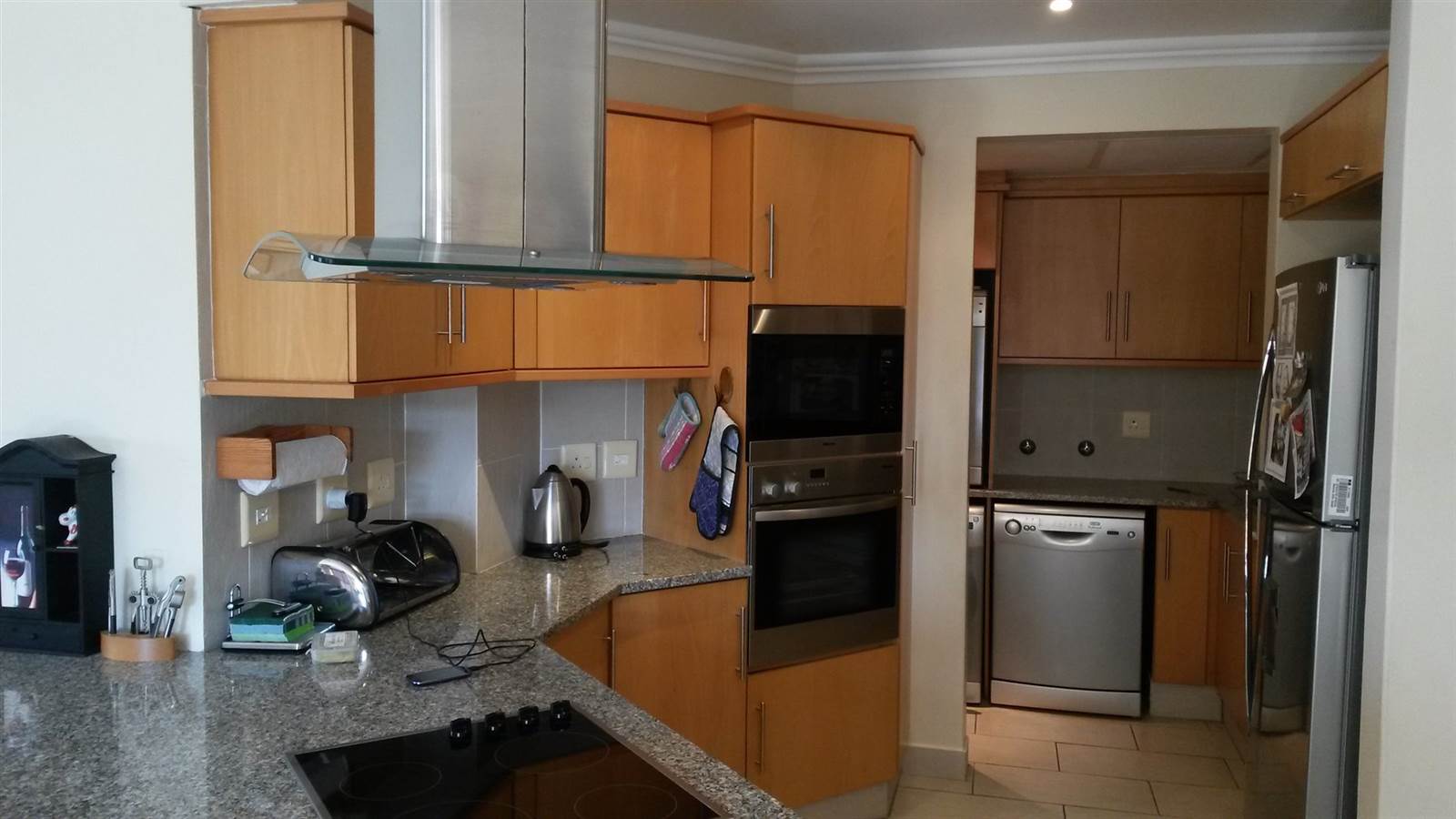 3 Bed Flat in Athlone Park photo number 5