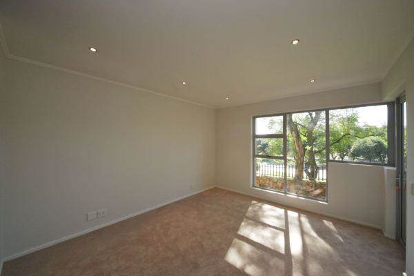 5 Bed Apartment in Houghton Estate photo number 4