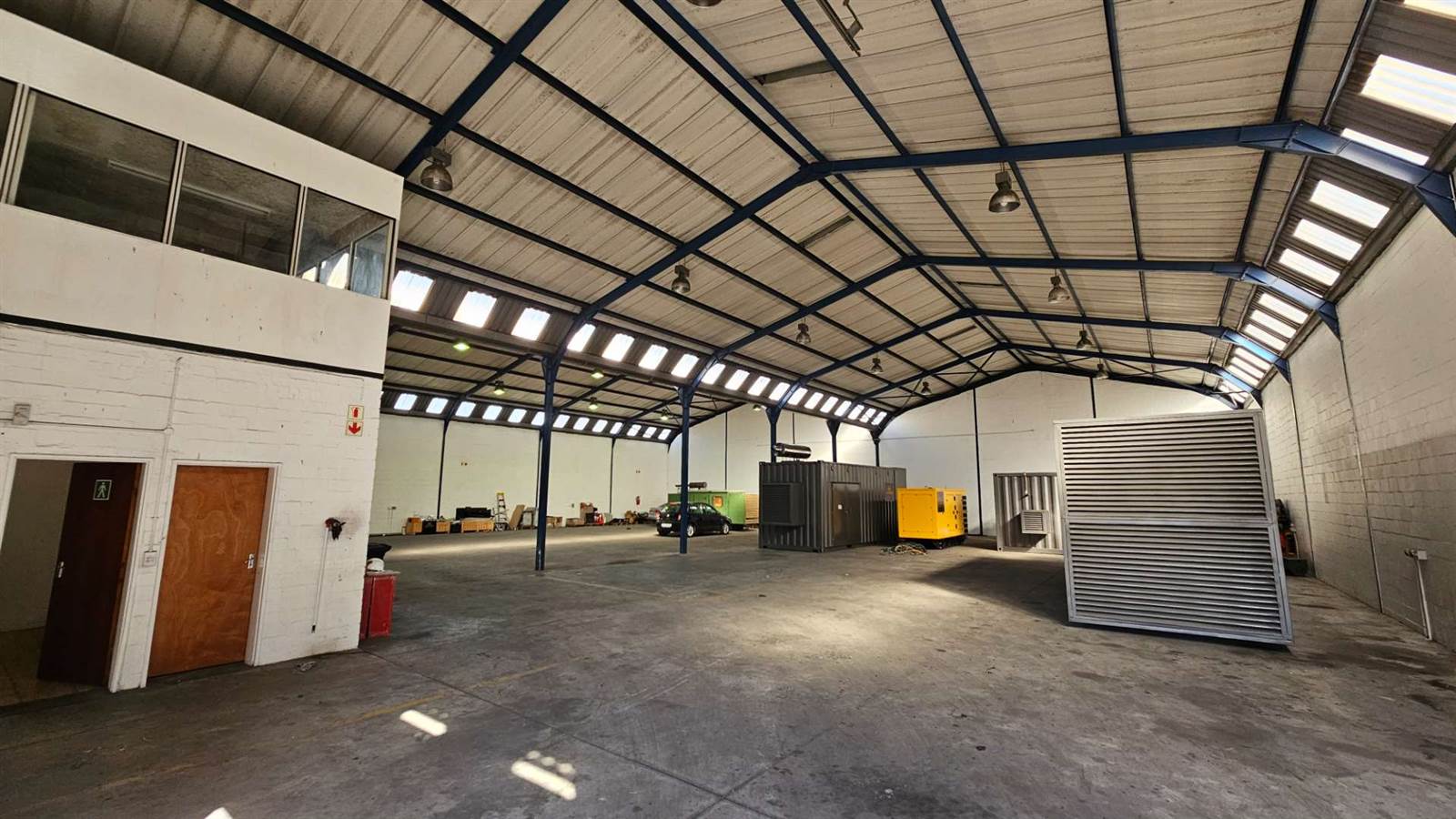 1163  m² Industrial space in Parow photo number 2