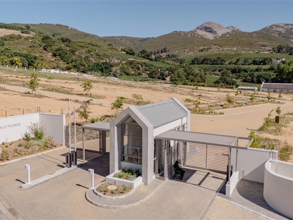 1 717 m² Land 1 717 m² Land