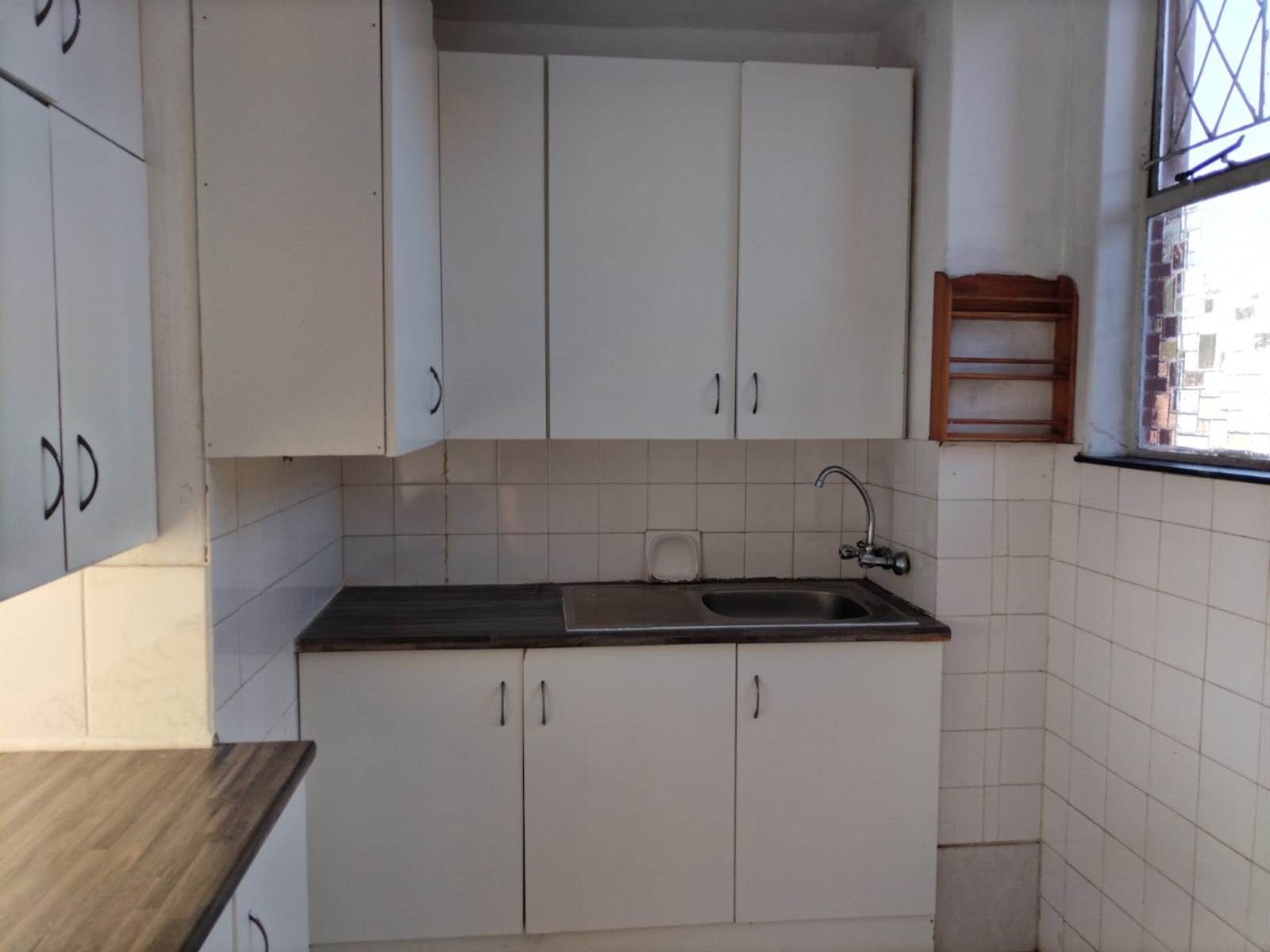 2 Bed Apartment in Bulwer photo number 8