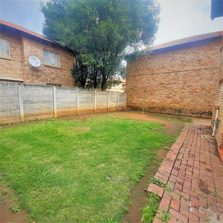 3 Bed Duplex in Waterval East photo number 25