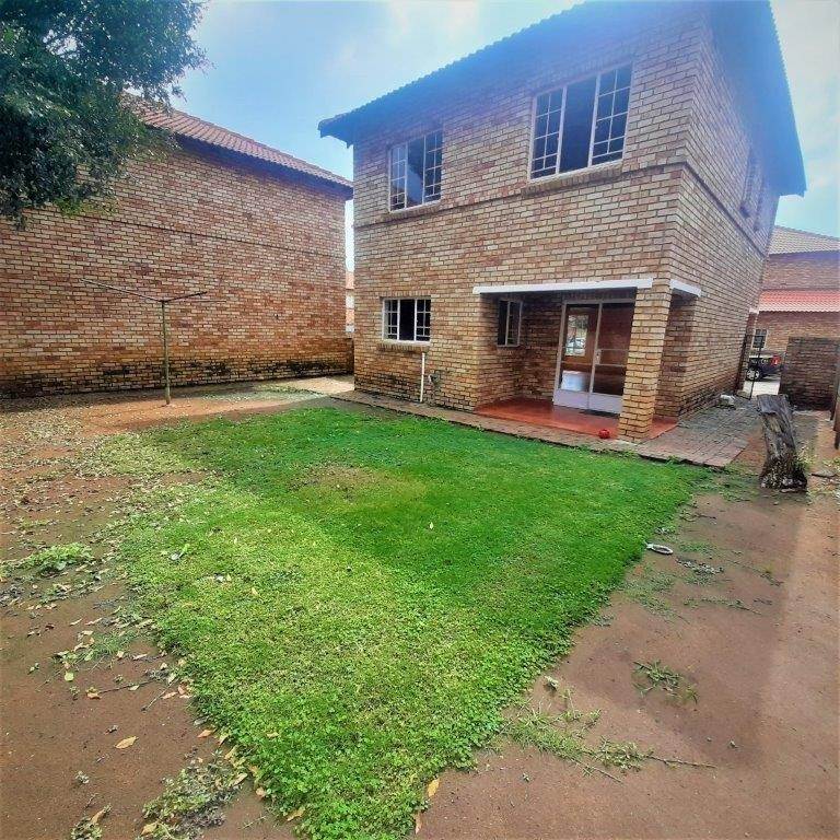 3 Bed Duplex in Waterval East photo number 3