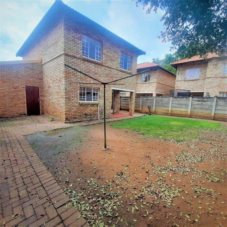 3 Bed Duplex in Waterval East photo number 24