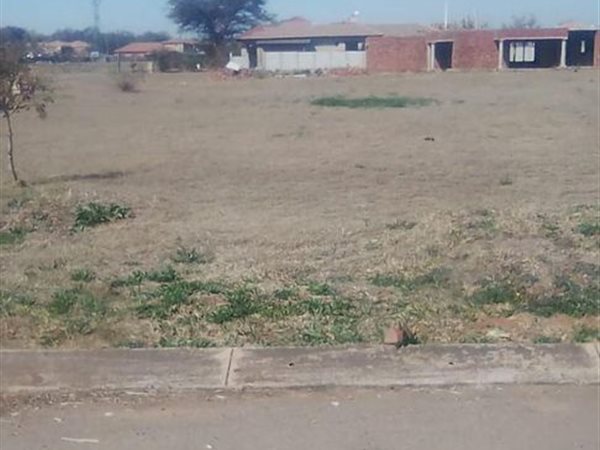 841 m² Land available in Brits Central