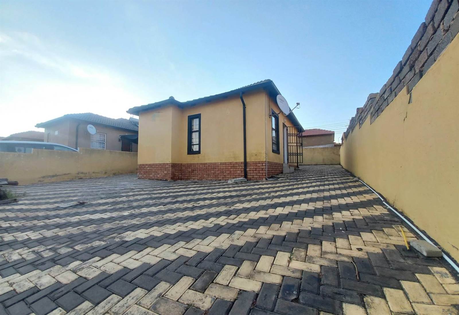 2 Bed House in Atteridgeville photo number 3