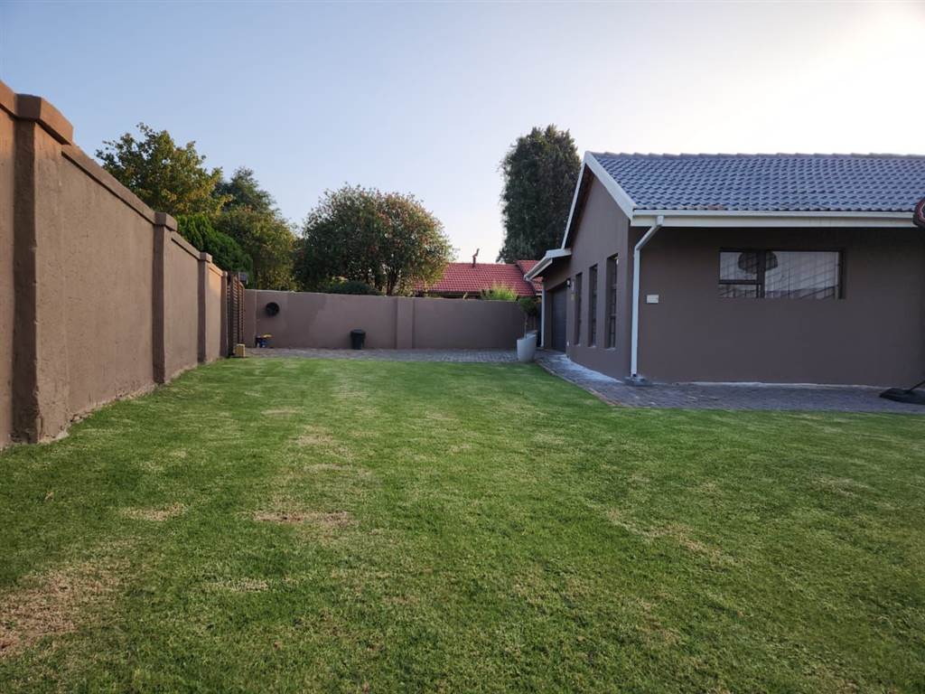 5 Bed House in Brakpan North photo number 8
