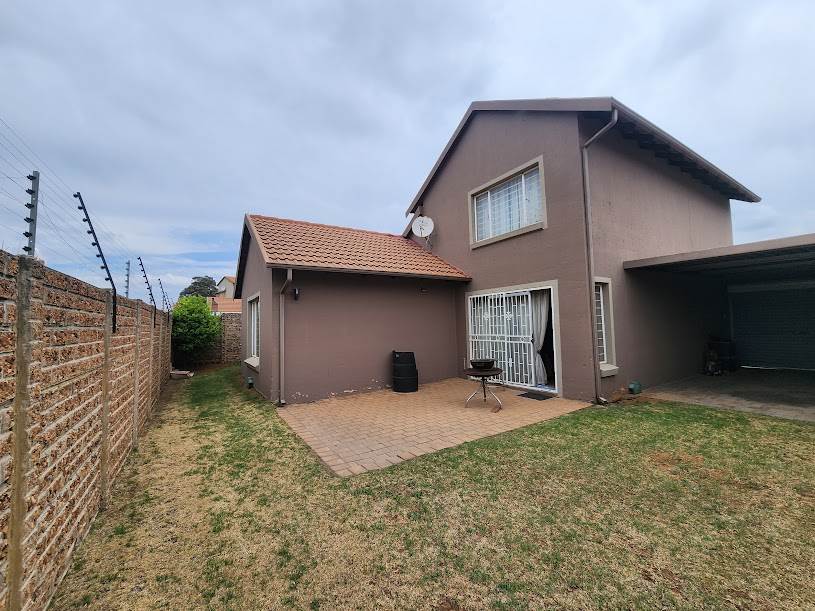 4 Bed Cluster in Benoni Central photo number 3