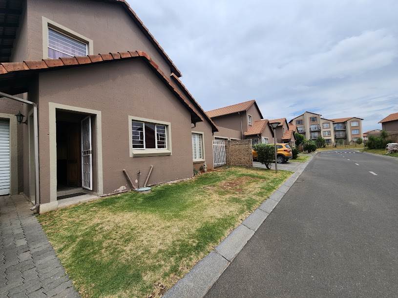 4 Bed Cluster in Benoni Central photo number 2