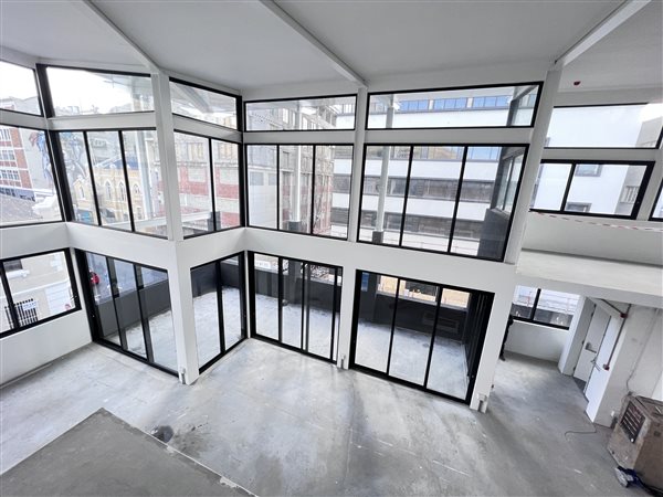 330  m² Commercial space