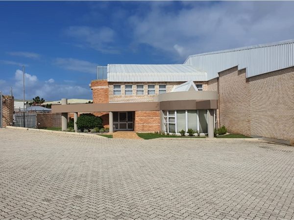 2 500  m² Commercial space