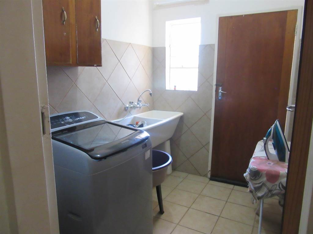 4 Bed House in Vryburg photo number 16