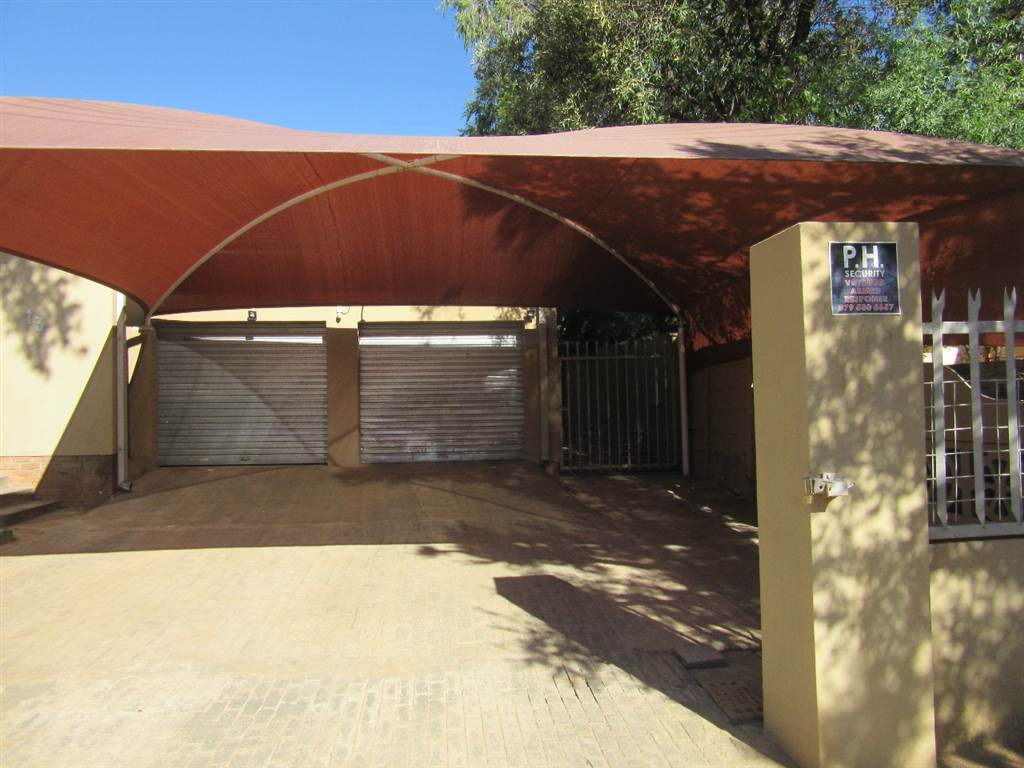 4 Bed House in Vryburg photo number 27