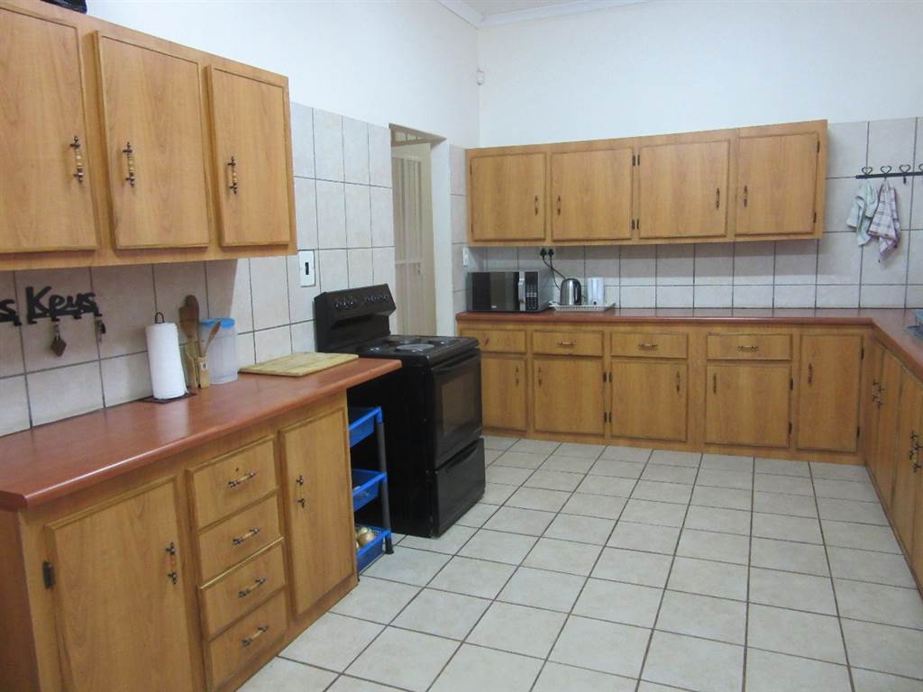 4 Bed House in Vryburg photo number 7