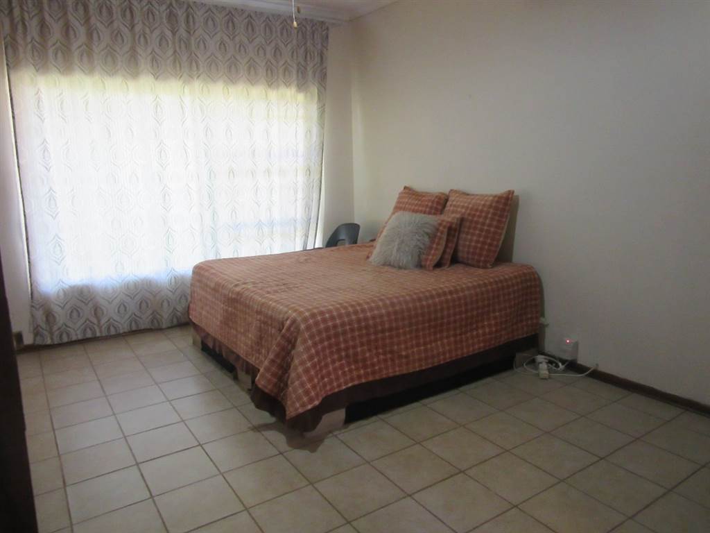 4 Bed House in Vryburg photo number 12