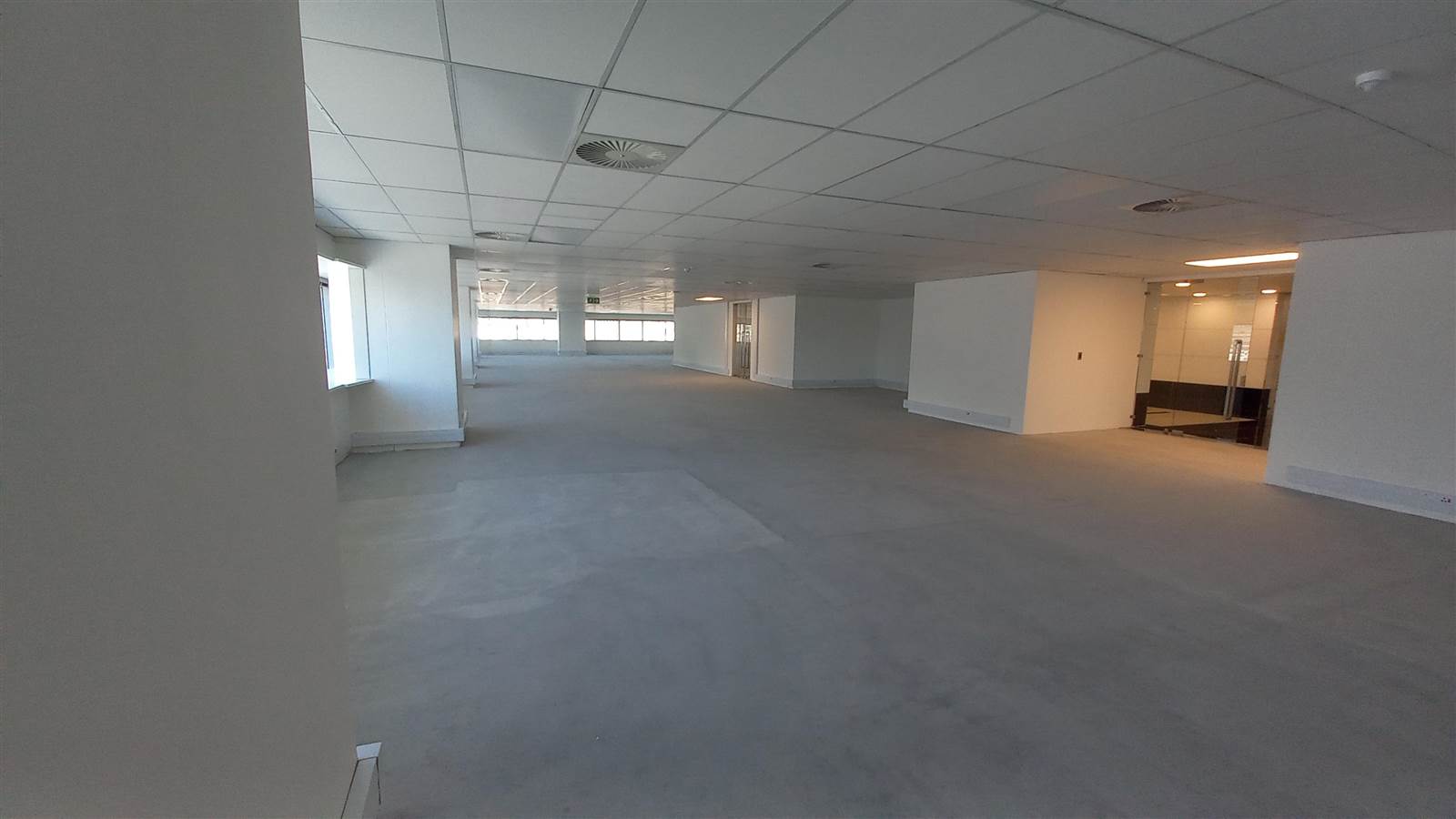 1091  m² Commercial space in Cape Town City Centre photo number 8