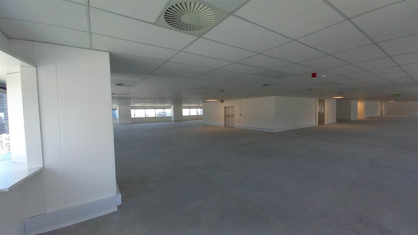 1091  m² Commercial space in Cape Town City Centre photo number 11