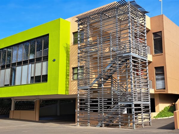 1 600 m² Office Space 1 600 m² Office Space
