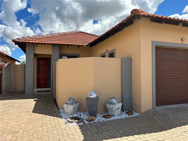 3 Bedroom Townhouse 3 Bedroom Townhouse