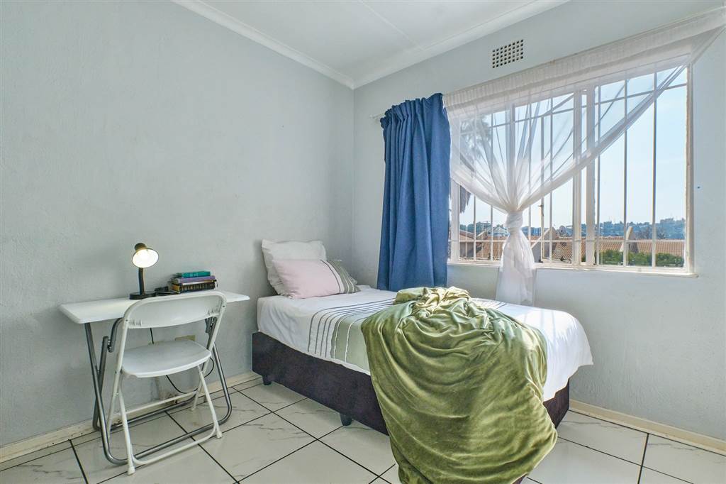 4 Bed Townhouse in Northcliff photo number 8