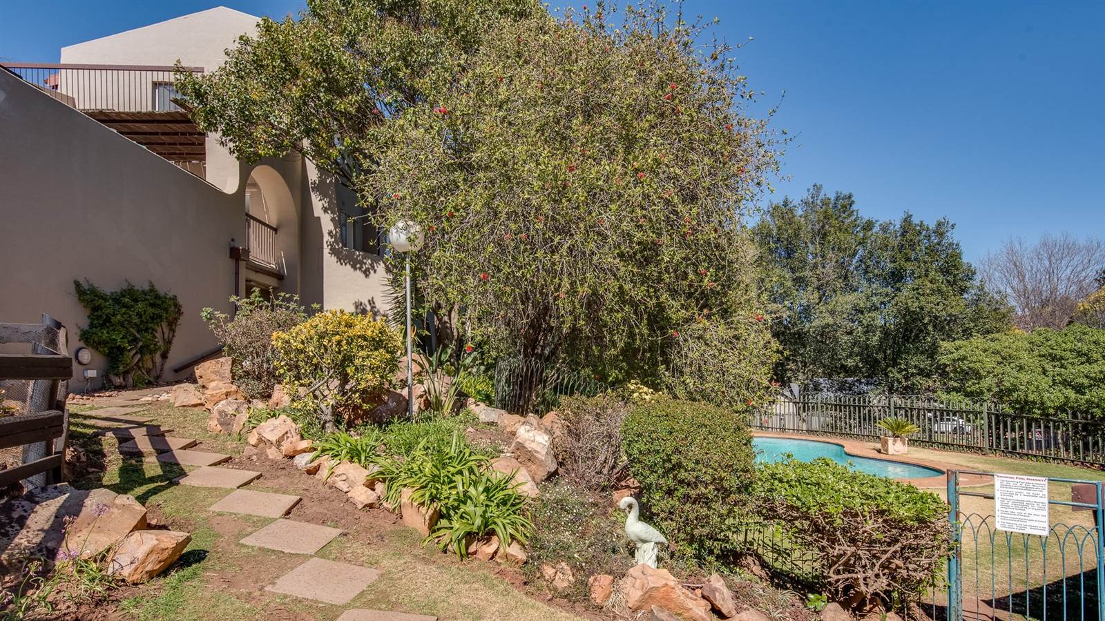 4 Bed Townhouse in Northcliff photo number 14