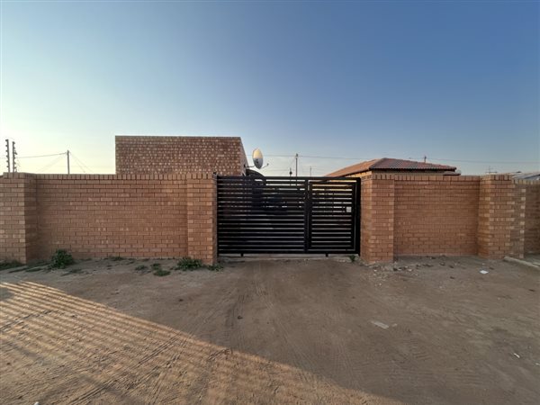 5 Bed House in Daveyton