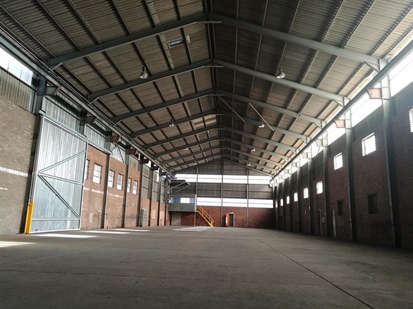 3 000  m² Industrial space