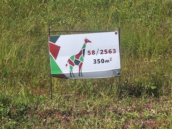 350 m² Land