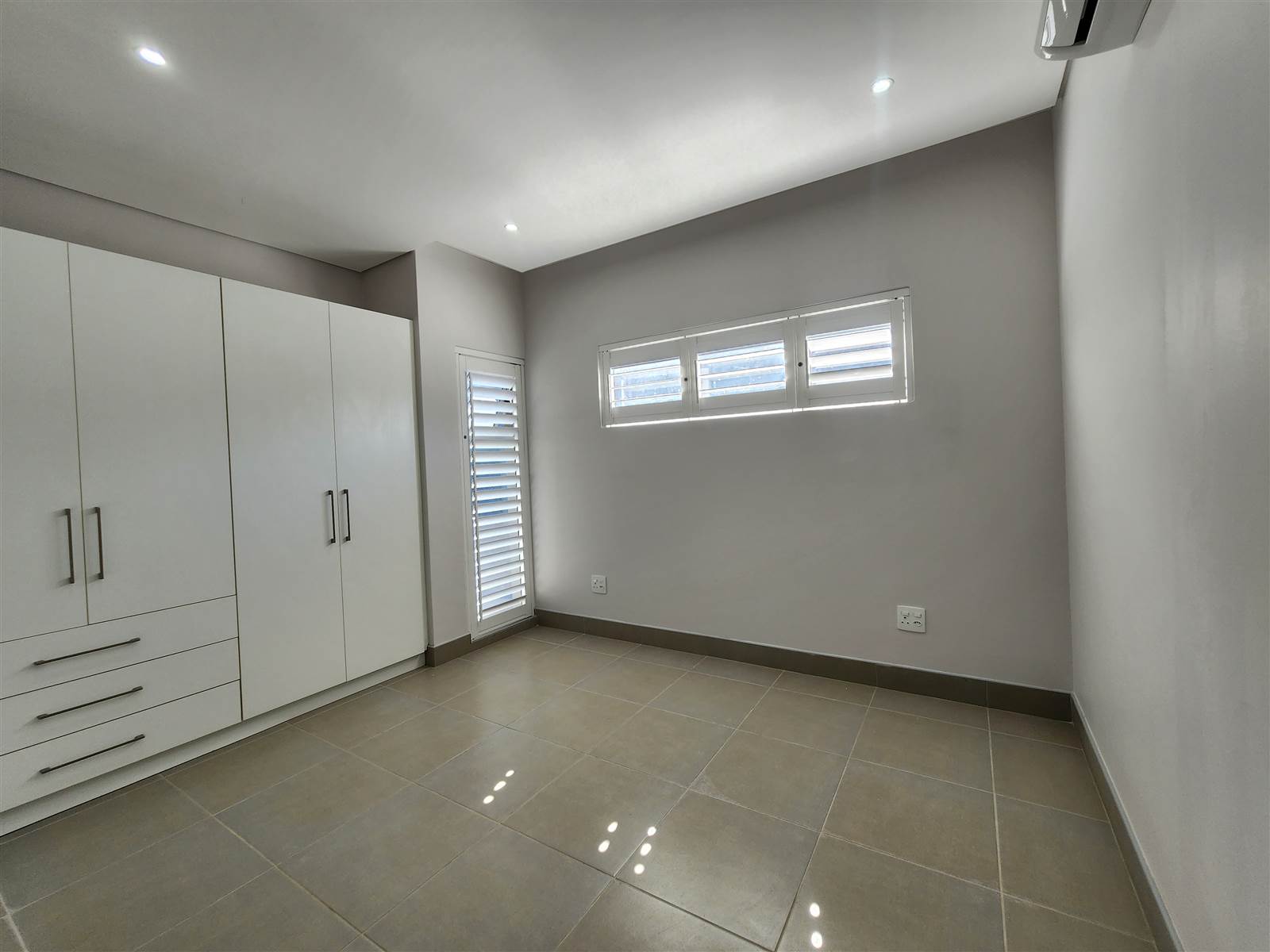 2 Bed Apartment in Simbithi Estate photo number 20