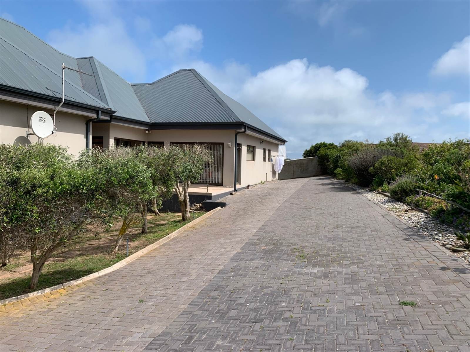 4 Bed House in Myburgh Park photo number 14