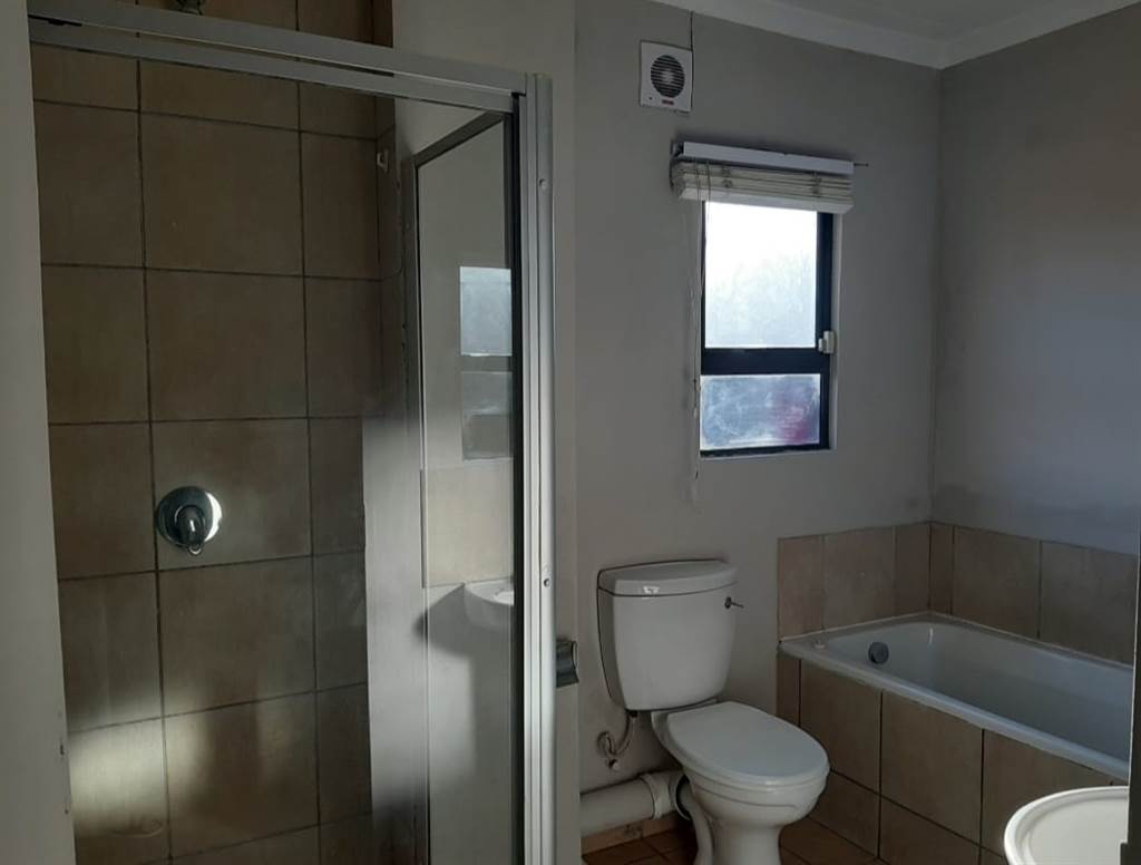 2 Bed Apartment in Piet Retief photo number 12