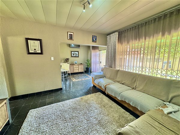 4 Bed Townhouse in Constantia Kloof