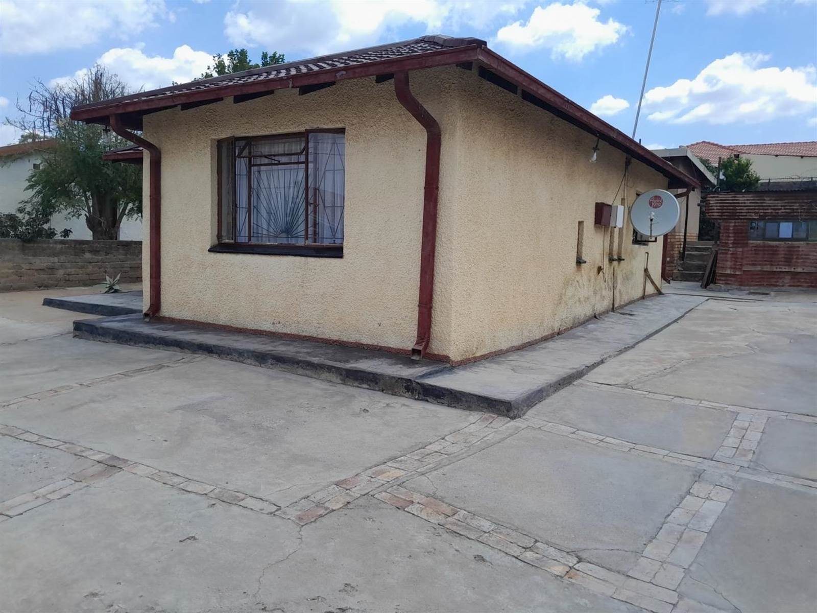 2 Bed House in Temba photo number 3