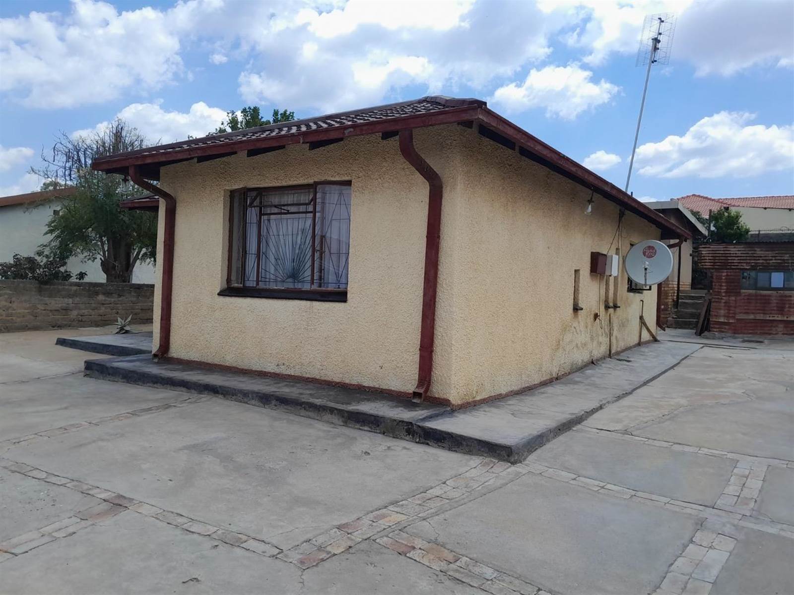 2 Bed House in Temba photo number 2