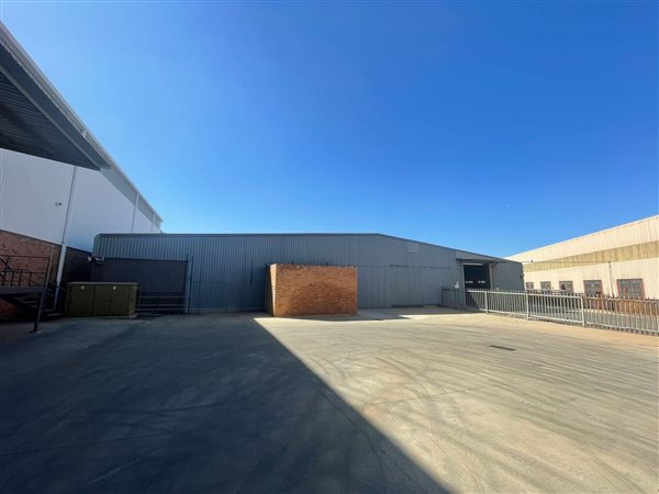 1 200  m² Industrial space