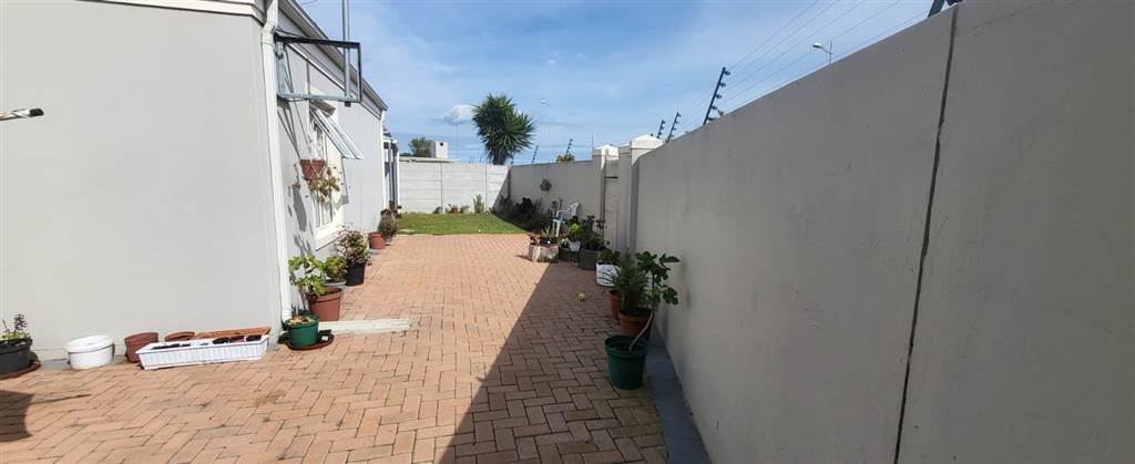3 Bed Townhouse in Melkbosstrand photo number 12