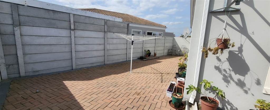 3 Bed Townhouse in Melkbosstrand photo number 10