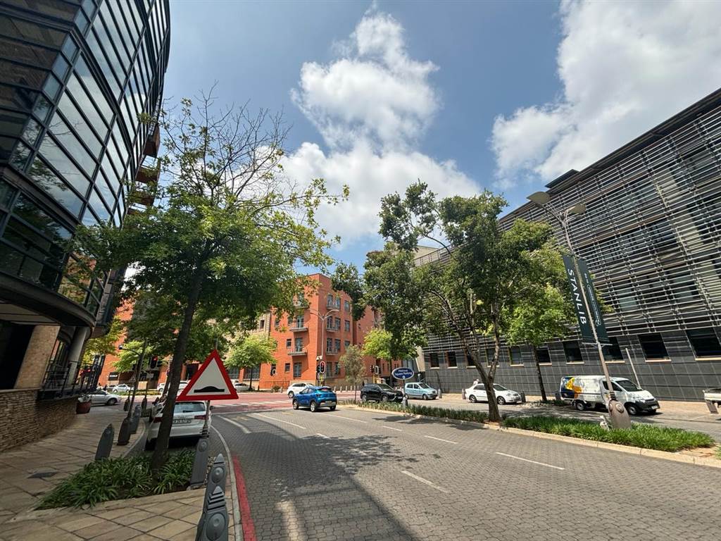 243  m² Commercial space in Melrose Arch photo number 2
