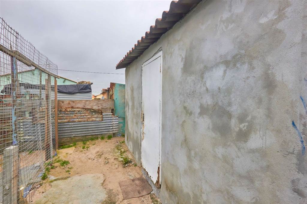 2 Bed House in Khayelitsha photo number 17