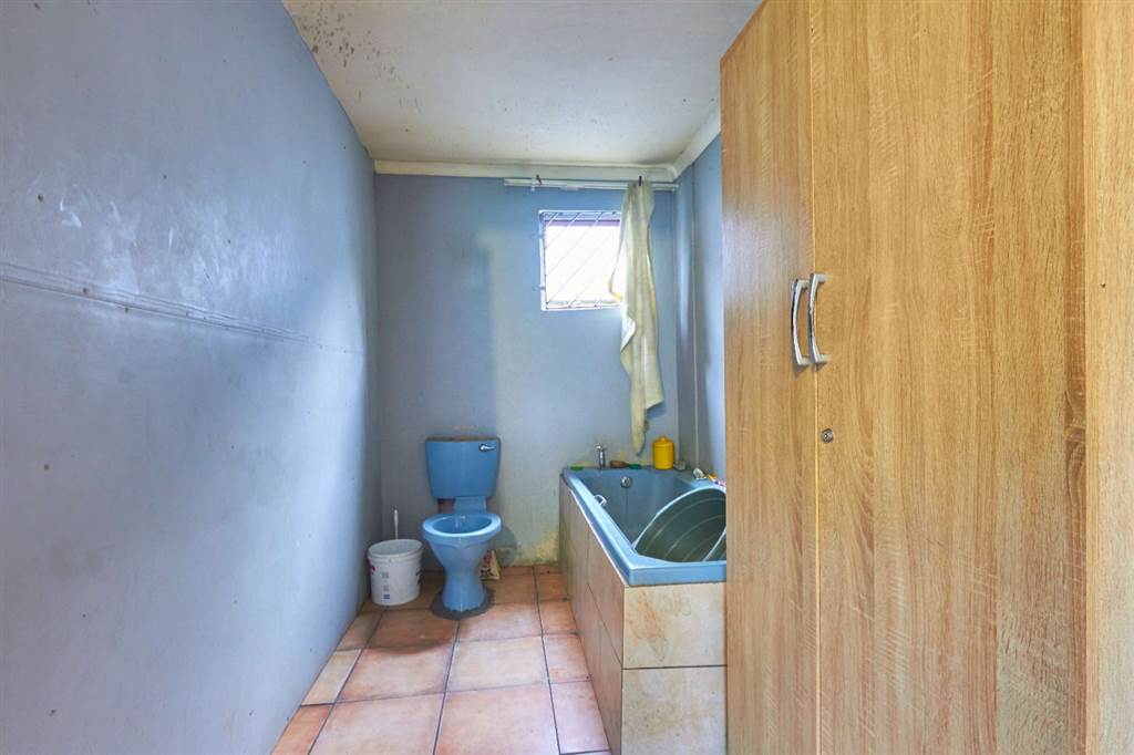 2 Bed House in Khayelitsha photo number 7