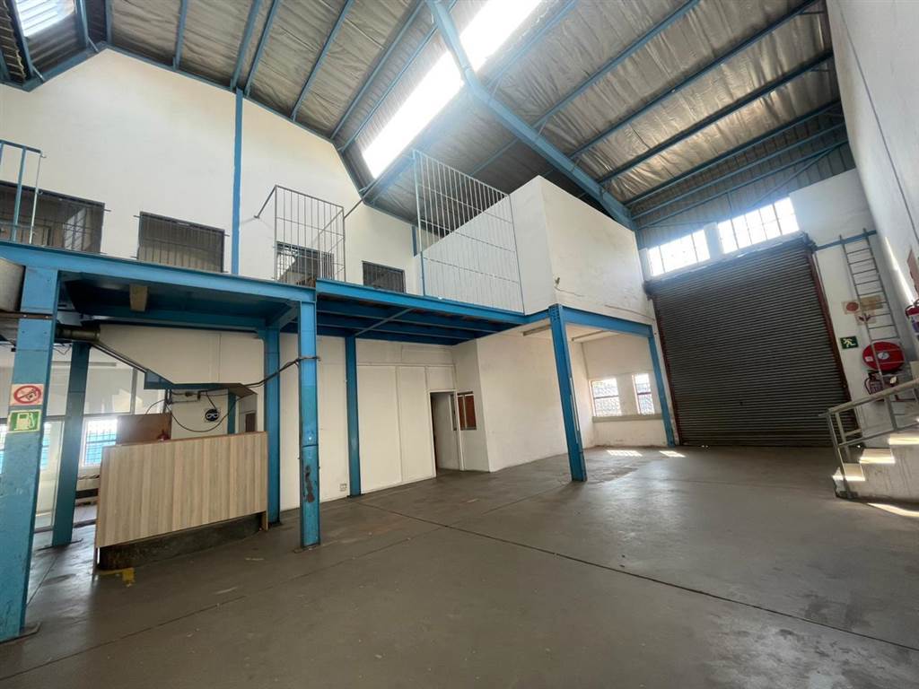 1000  m² Industrial space in Sebenza photo number 6