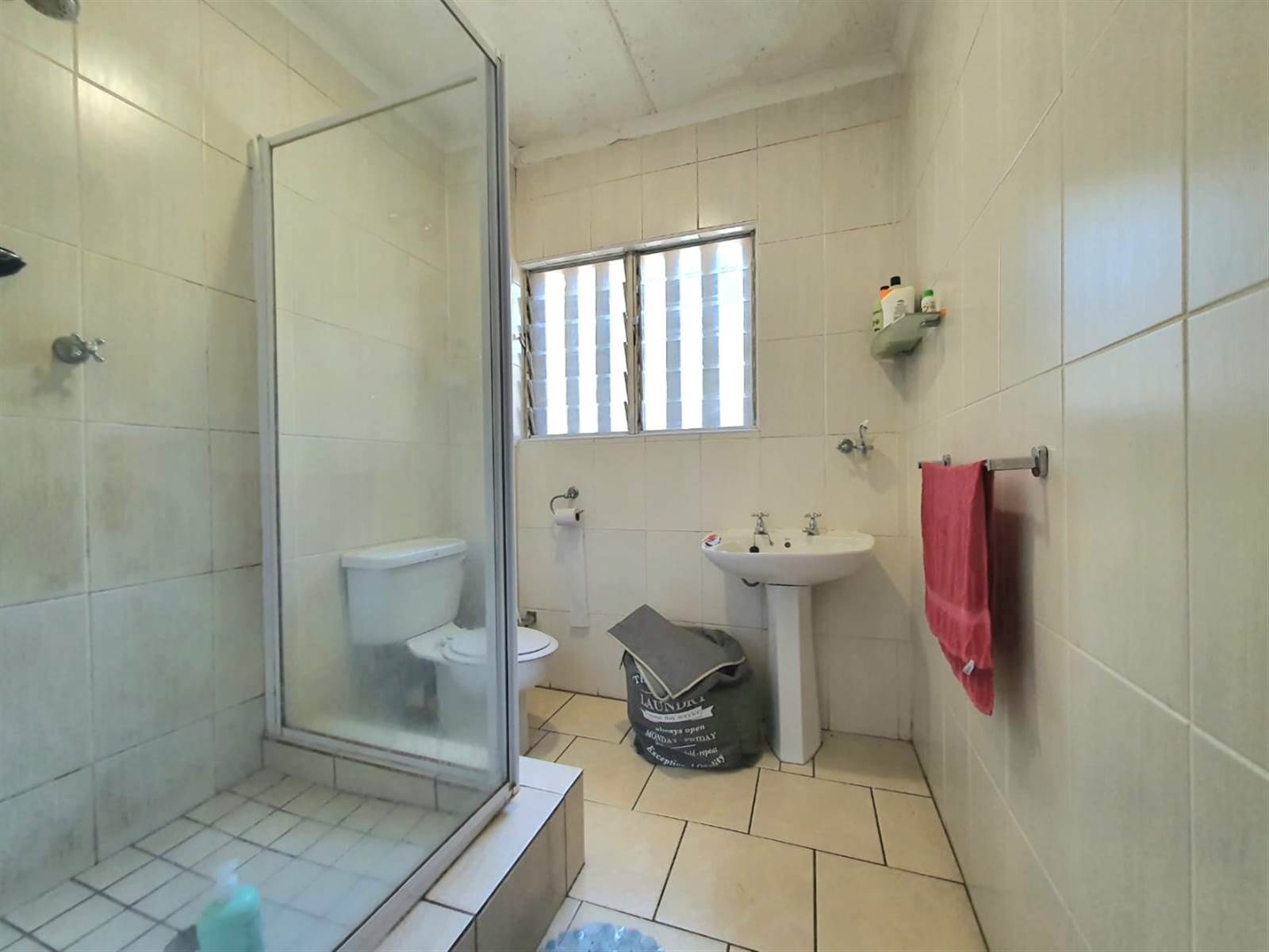 3 Bed Townhouse in Amanzimtoti photo number 14