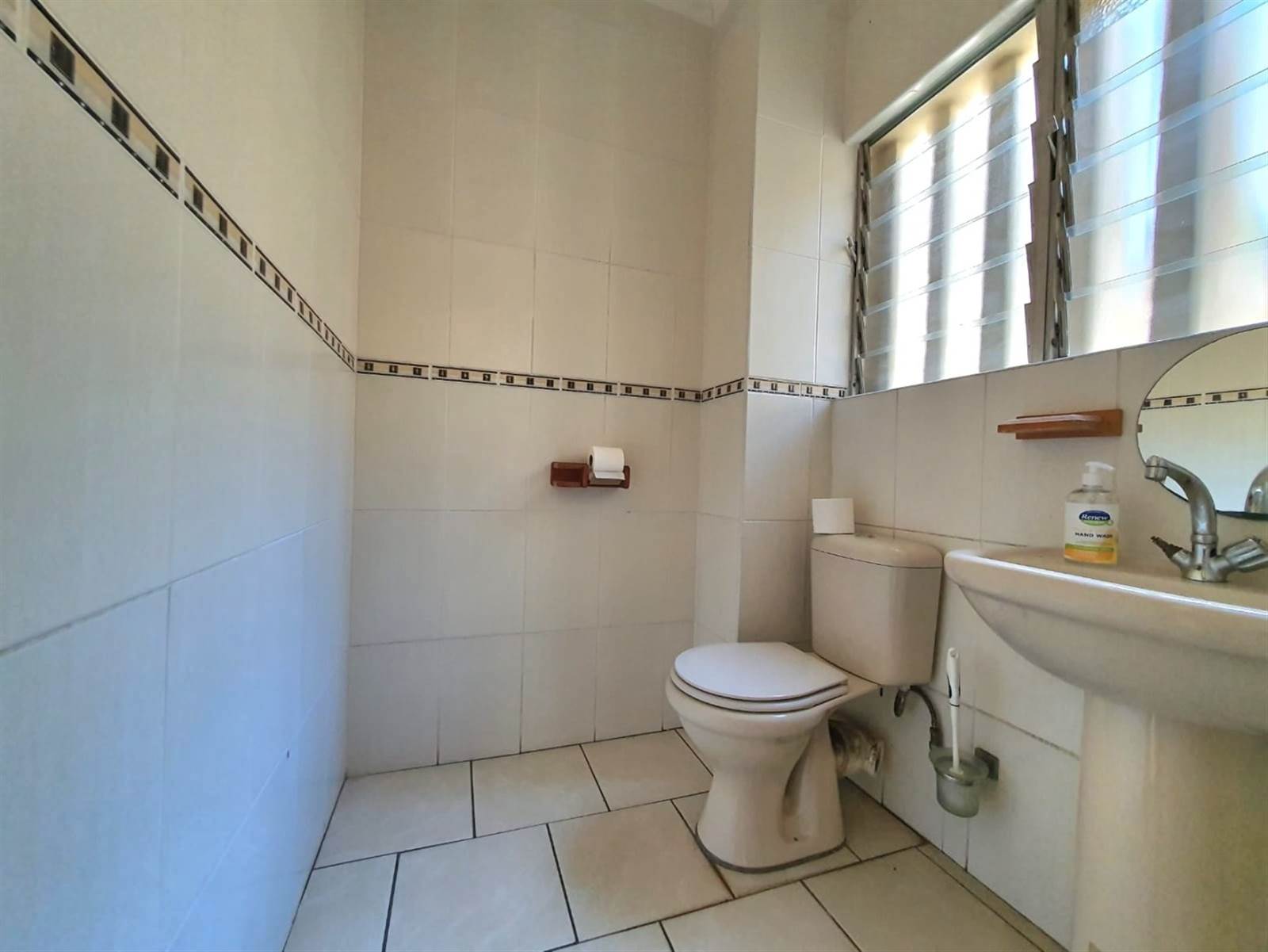 3 Bed Townhouse in Amanzimtoti photo number 15