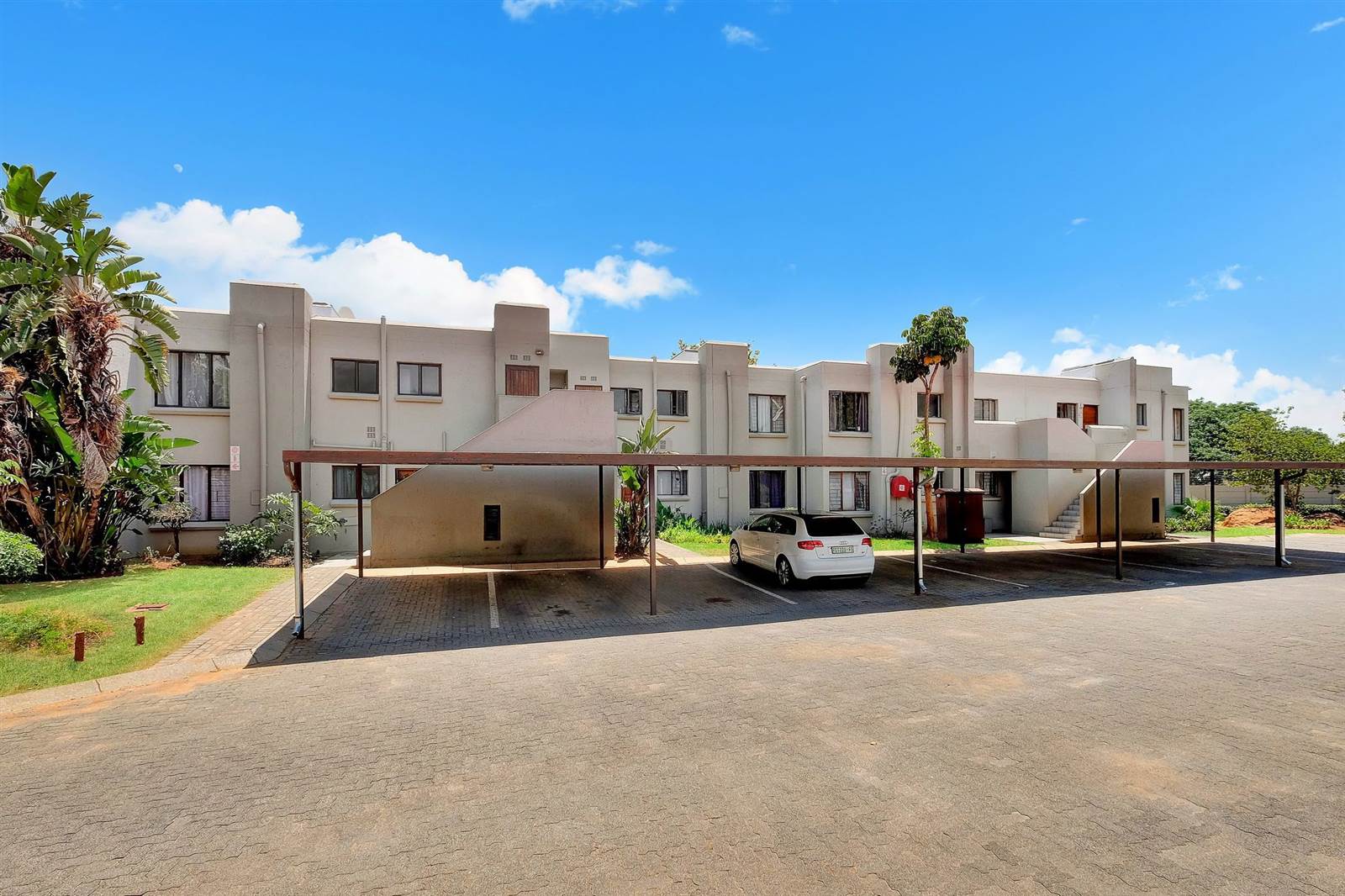 2 Bed Apartment in Bloubosrand photo number 11